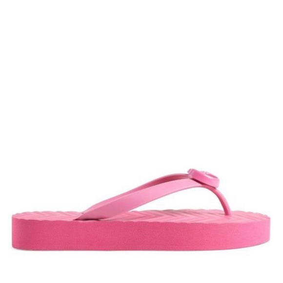 GUCCI Pascar Flip Flops in Chevron Rubber Pink - Picture 2 of 10